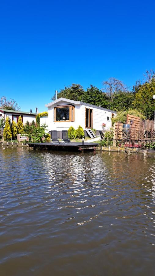 Het Witte Chalet Aan Het Water Van Monumentaal Fort Ooltgensplaat 외부 사진