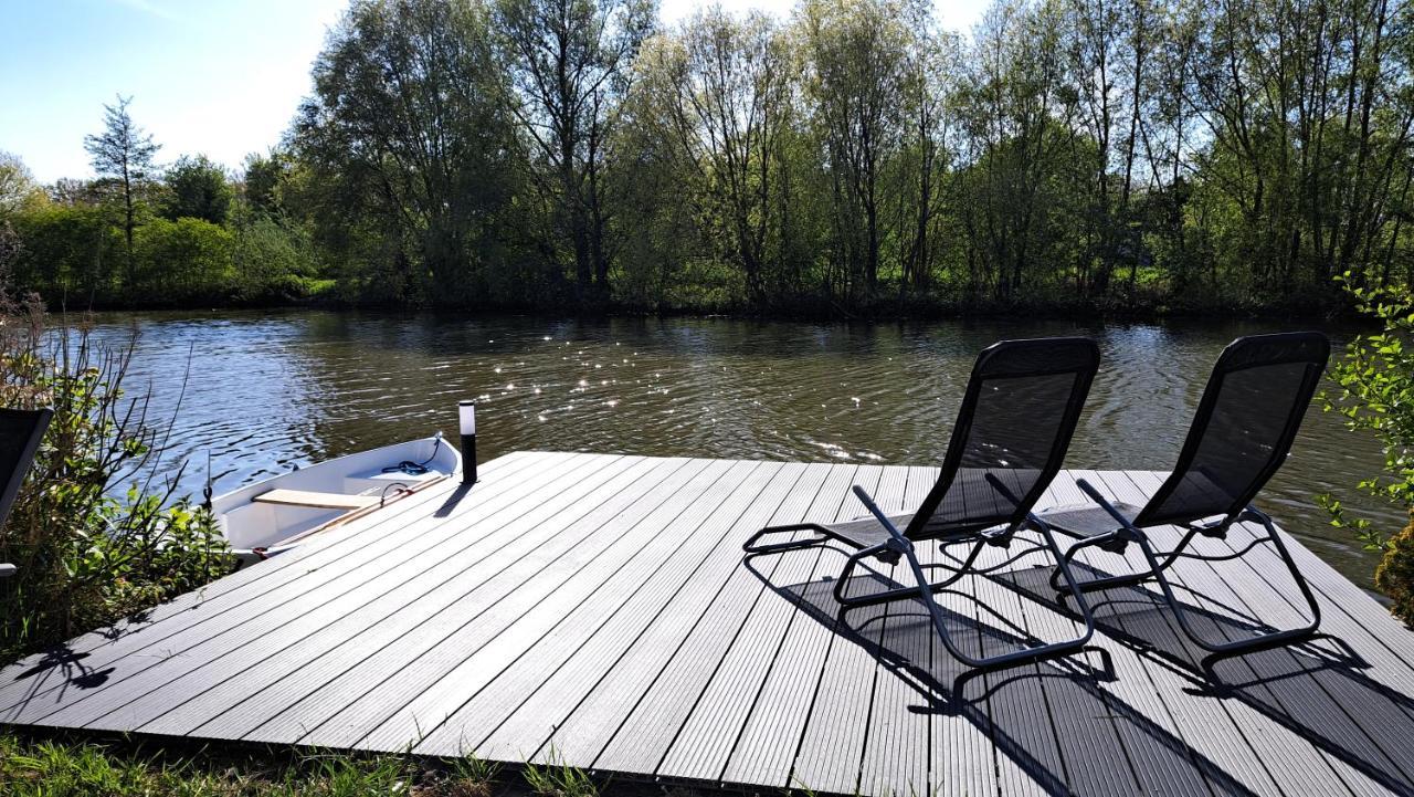 Het Witte Chalet Aan Het Water Van Monumentaal Fort Ooltgensplaat 외부 사진
