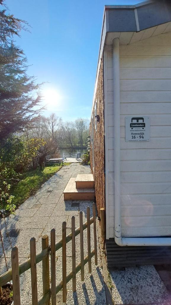 Het Witte Chalet Aan Het Water Van Monumentaal Fort Ooltgensplaat 외부 사진