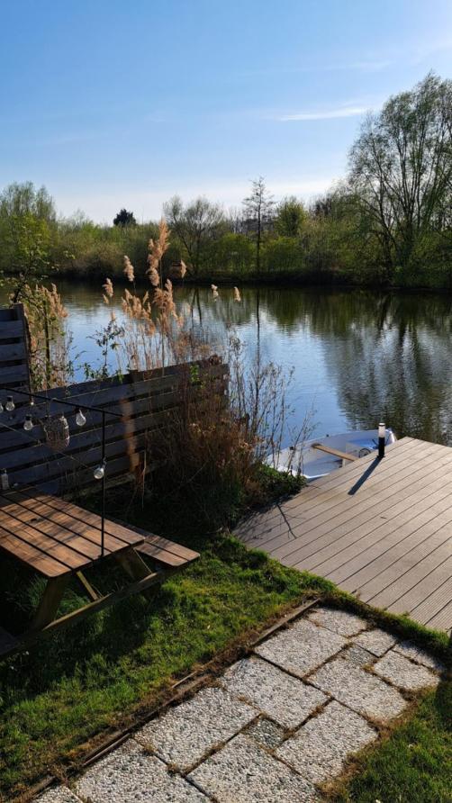 Het Witte Chalet Aan Het Water Van Monumentaal Fort Ooltgensplaat 외부 사진