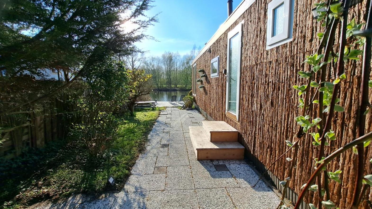Het Witte Chalet Aan Het Water Van Monumentaal Fort Ooltgensplaat 외부 사진