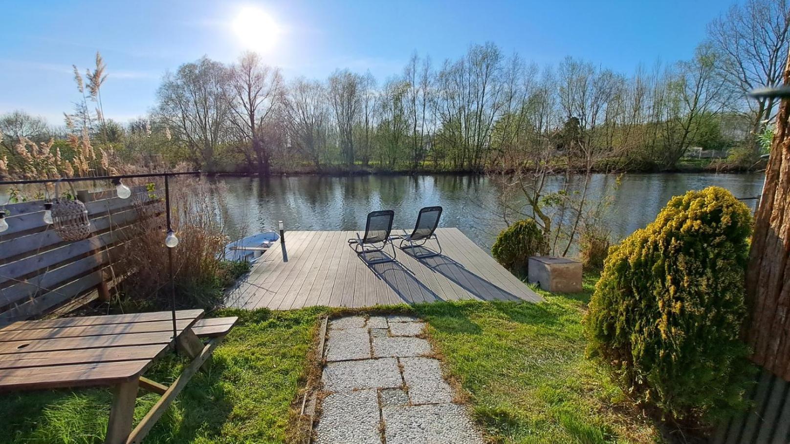 Het Witte Chalet Aan Het Water Van Monumentaal Fort Ooltgensplaat 외부 사진